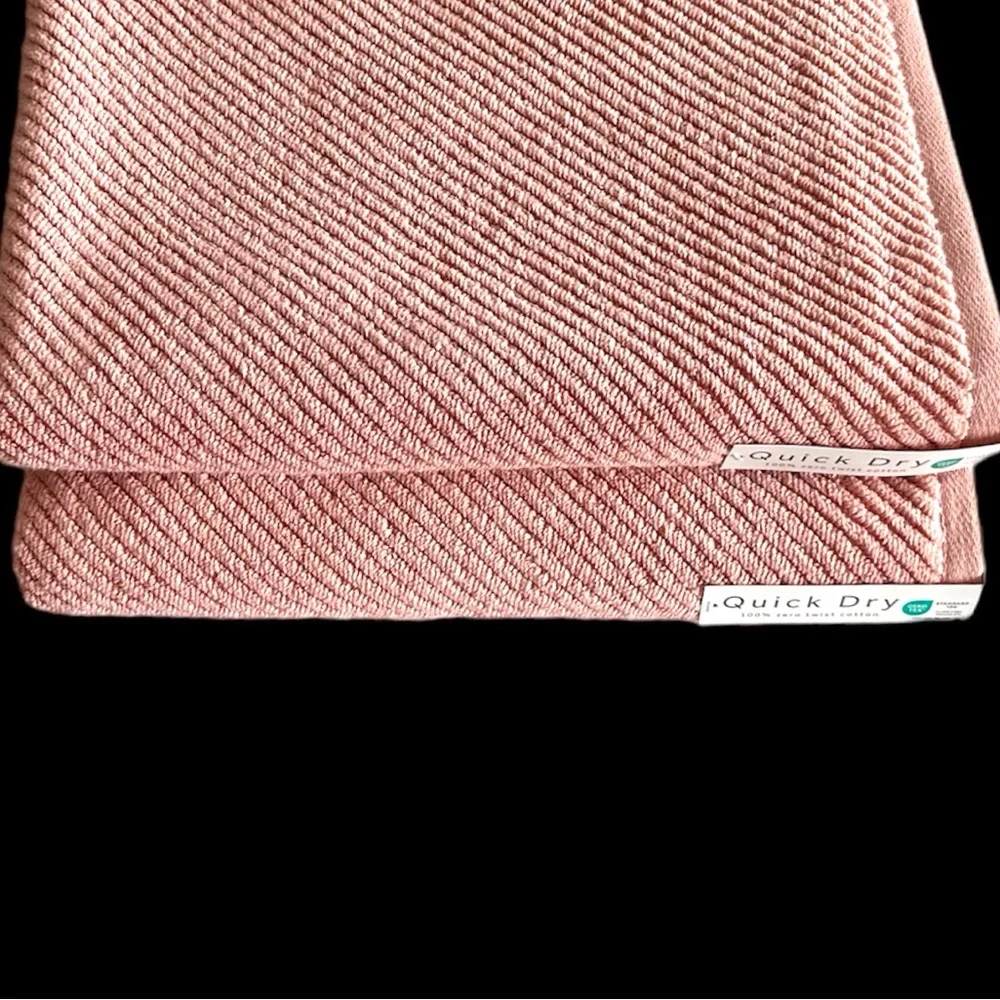 Quick Dry 2 Bath Towels 100 % Cotton Light Pink NEW WITH TAGS Sustainably Made